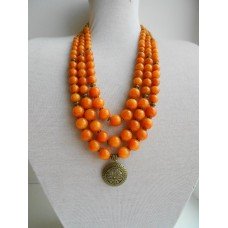 Necklace of onyx natural gemstone with medallion 3 threads