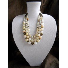 Necklace of white onyx natural gemstone 3 threads
