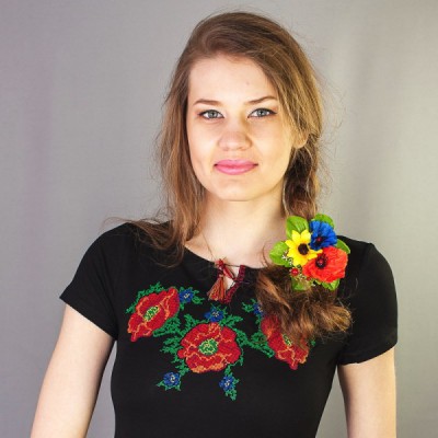 Embroidered t-shirt "Poppy (cross-stitched) on Black"