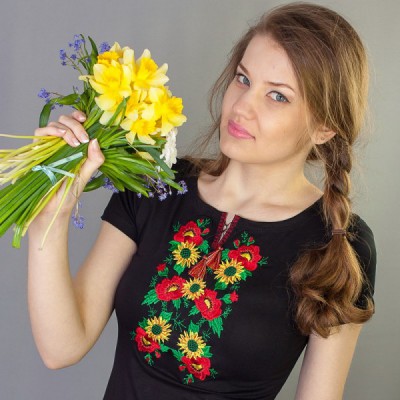 Embroidered t-shirt "Sunflower small on Black"