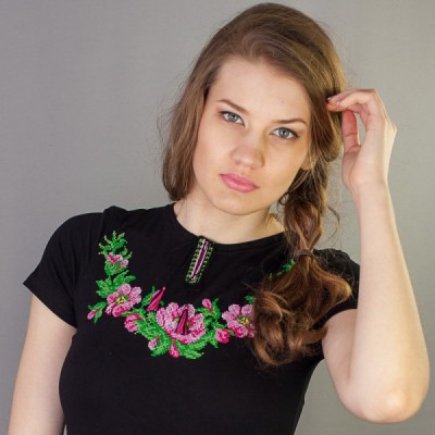 Embroidered t-shirt "Wreath of Dunay on Black"