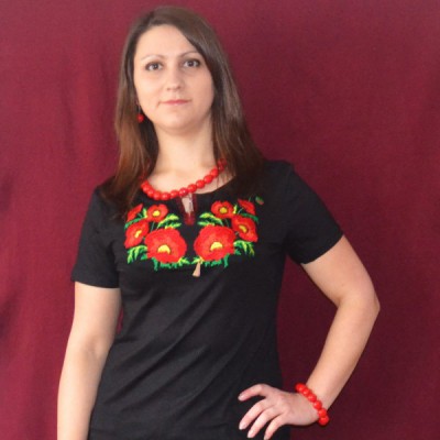 Embroidered t-shirt "Poppy big on Black"