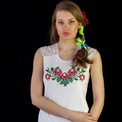 Embroidered t-shirt "Guipure Red"