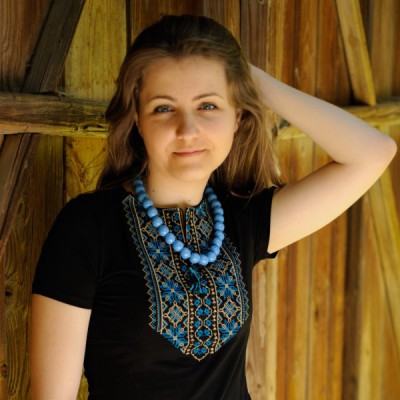 Embroidered t-shirt "Lace - Blue on Black"