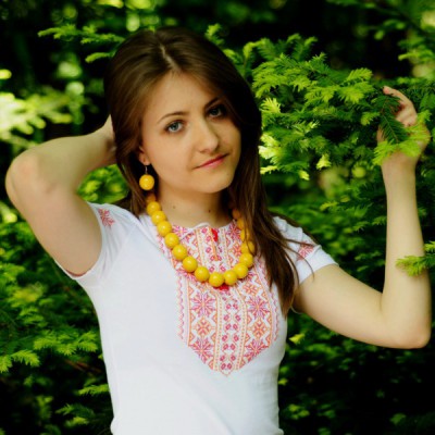 Embroidered t-shirt "Lace - Red&Yellow on White"