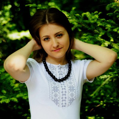 Embroidered t-shirt "Lace - Grey on White"
