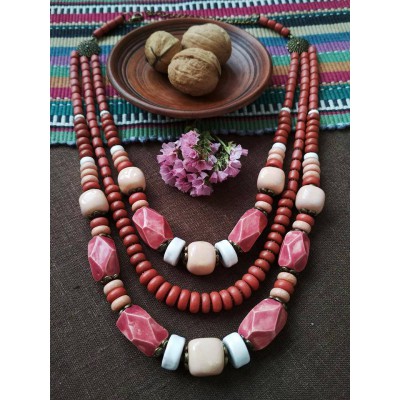 Necklace Korali of ceramic beads red/white 3 threads