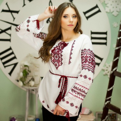 Embroidered blouse "Precioucity"